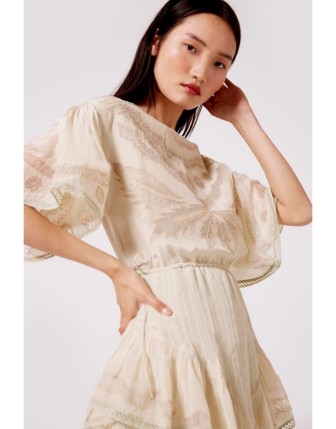 Nakış Detaylı Mini Kloş Elbise