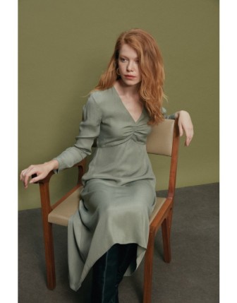 Jakarlı saten elbise